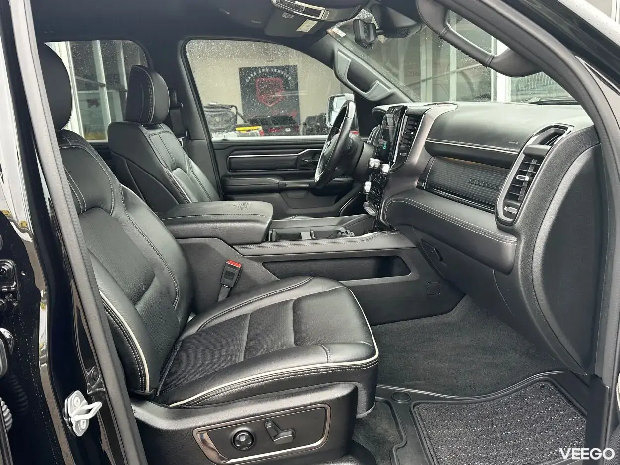 RAM 1500 Limited Night Edition 5.7 V8 5.7